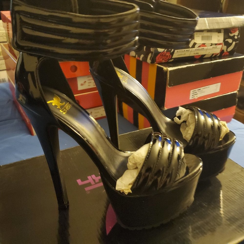 Shiekh Reed size 7 so sexy (BRAND NEW NEVER WORN)